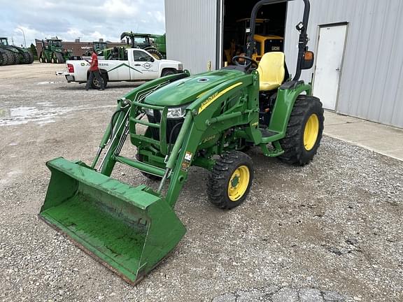 Image of John Deere 3039R equipment image 3