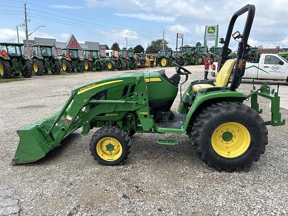 Image of John Deere 3039R equipment image 4