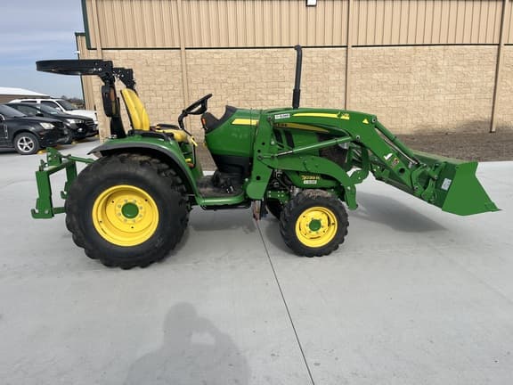 Image of John Deere 3039R equipment image 3