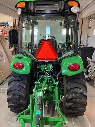 Image of John Deere 3039R equipment image 4