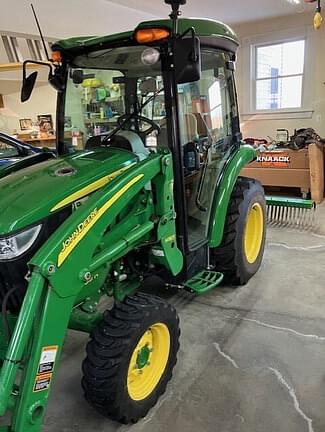 Image of John Deere 3039R equipment image 2