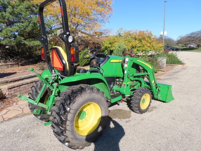 Image of John Deere 3039R equipment image 3