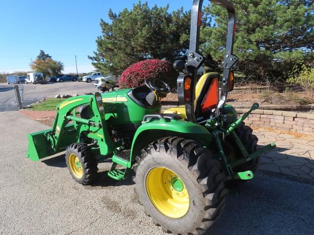 Image of John Deere 3039R equipment image 2