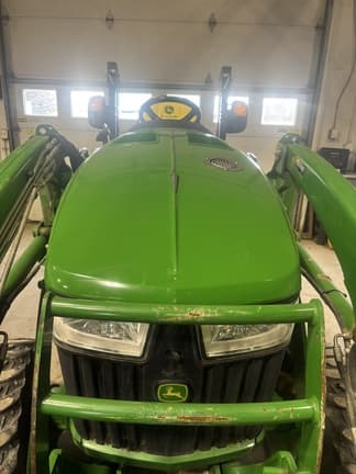 Image of John Deere 3039R equipment image 1