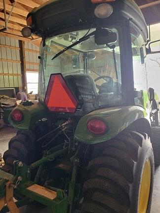 Image of John Deere 3039R equipment image 3