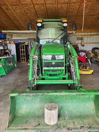 Image of John Deere 3039R equipment image 1