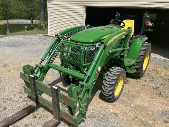 Image of John Deere 3039R equipment image 1