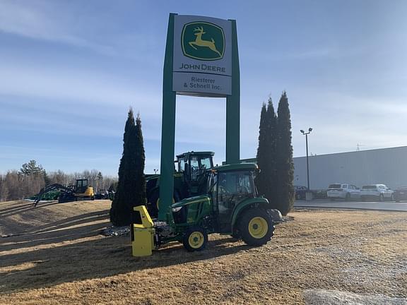 Image of John Deere 3039R equipment image 1