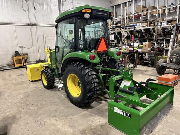 Image of John Deere 3039R equipment image 2