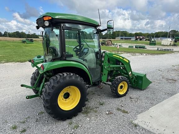 Image of John Deere 3039R equipment image 4