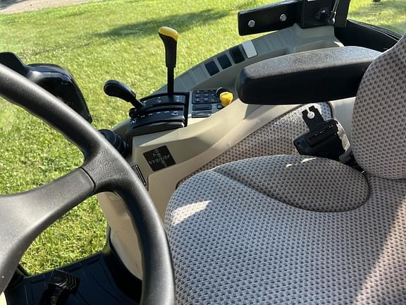 Image of John Deere 3039R equipment image 3