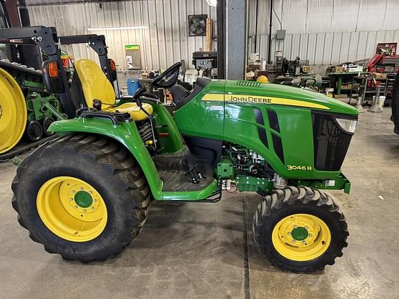 Image of John Deere 3046R equipment image 1