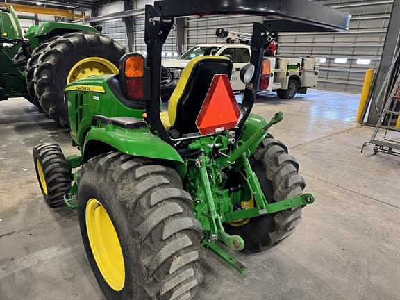 Image of John Deere 3046R equipment image 4
