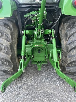 Image of John Deere 3046R equipment image 4