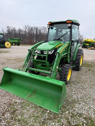 2017 John Deere 3046R Equipment Image0