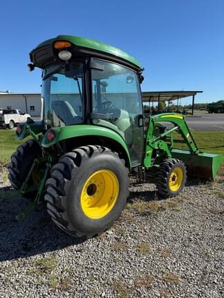 Image of John Deere 3046R equipment image 3