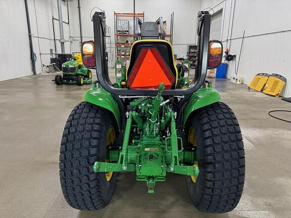 Image of John Deere 3046R equipment image 4