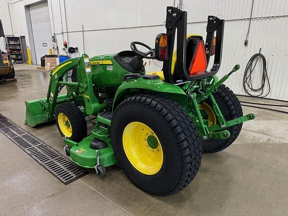 Image of John Deere 3046R equipment image 3