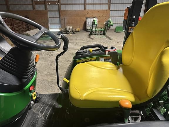 Image of John Deere 3046R equipment image 4