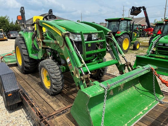 2017 John Deere 3046R Equipment Image0