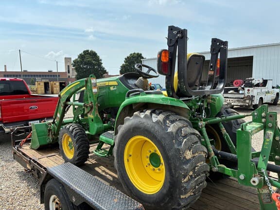 Image of John Deere 3046R equipment image 2