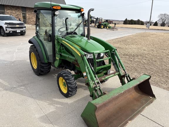 Image of John Deere 3046R equipment image 2