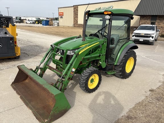 2017 John Deere 3046R Equipment Image0