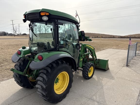 Image of John Deere 3046R equipment image 4