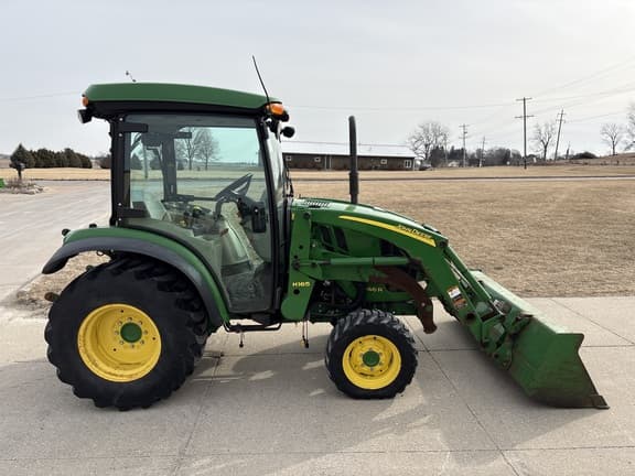 Image of John Deere 3046R equipment image 3