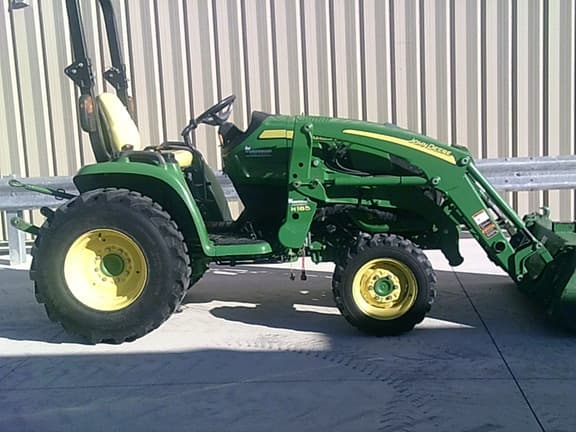 Image of John Deere 3046R equipment image 1