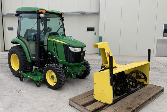 Main image John Deere 3046R