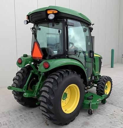 Image of John Deere 3046R equipment image 3