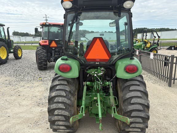 Image of John Deere 3046R equipment image 3