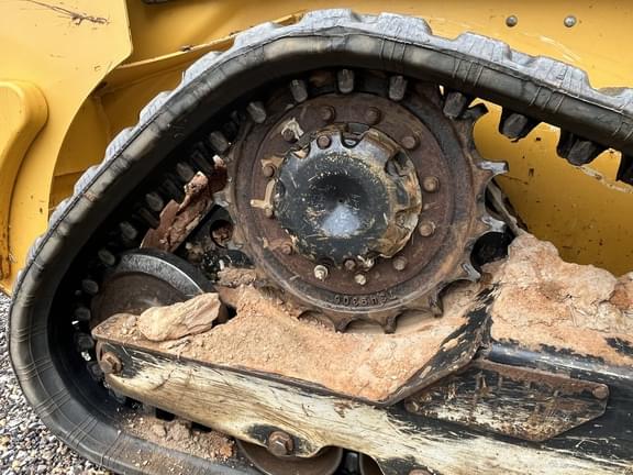 Image of John Deere 317G equipment image 4