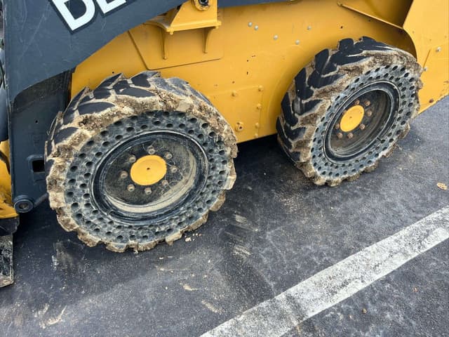 Image of John Deere 318G equipment image 3