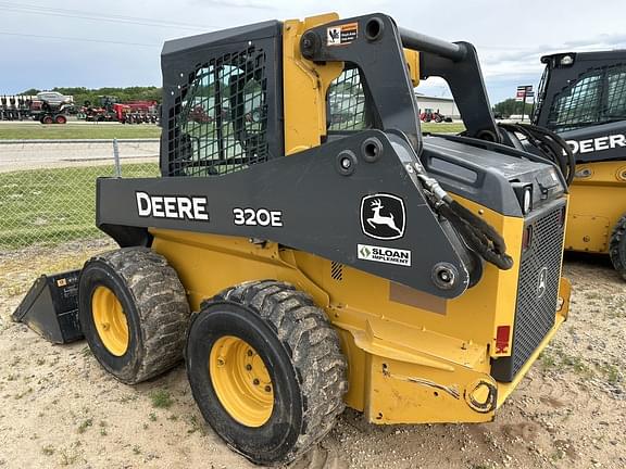 Image of John Deere 320E equipment image 3