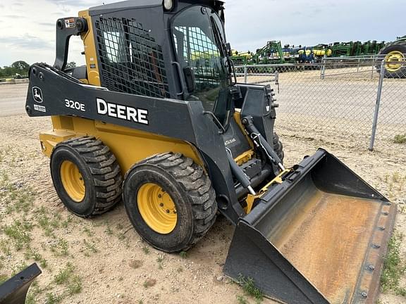 Image of John Deere 320E equipment image 1