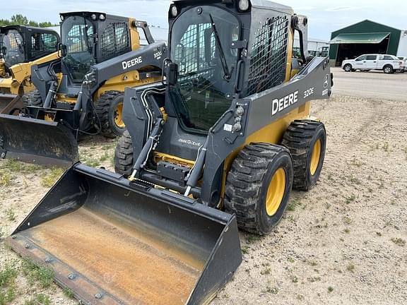 Image of John Deere 320E equipment image 2
