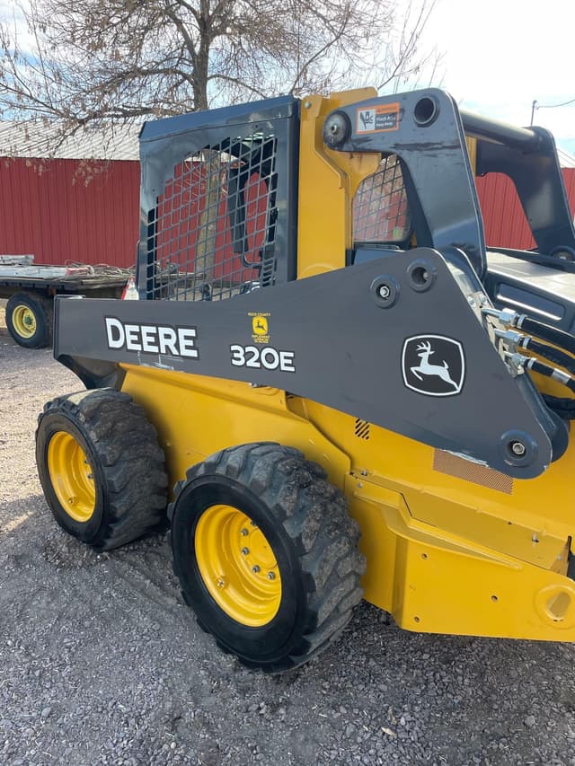 Image of John Deere 320E equipment image 4
