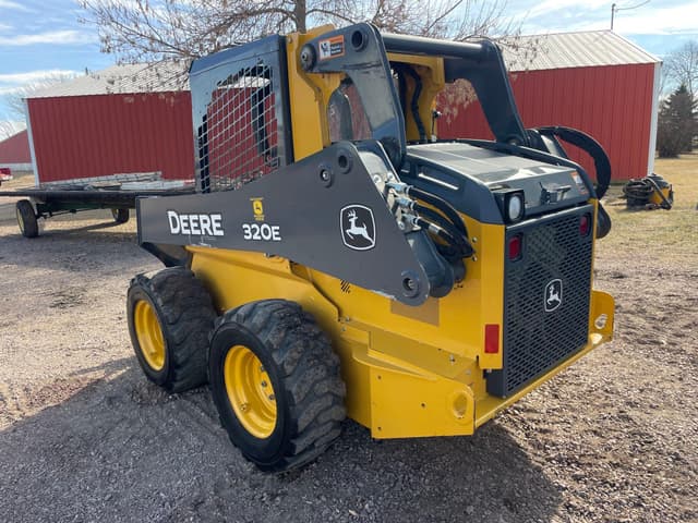 Image of John Deere 320E equipment image 3