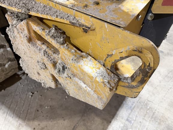 Image of John Deere 323E equipment image 4