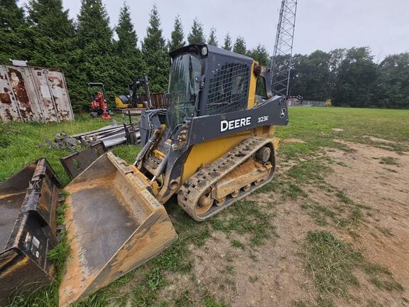 2017 John Deere 323E Equipment Image0
