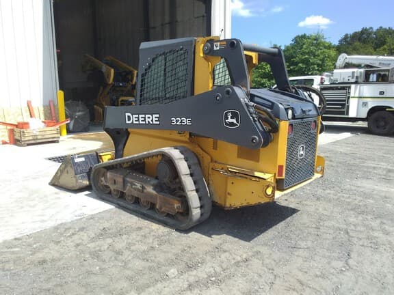 Image of John Deere 323E equipment image 3