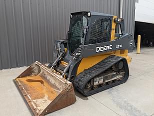 Main image John Deere 323E 0