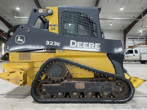 Main image John Deere 323E