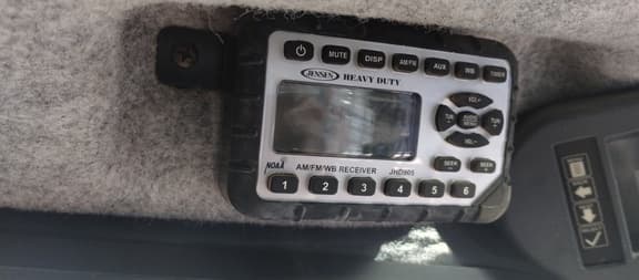 Image of John Deere 323E equipment image 4