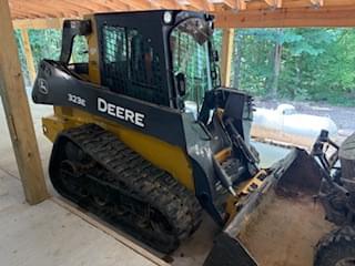 Image of John Deere 323E Primary image
