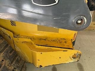 Image of John Deere 323E equipment image 2