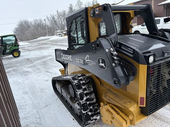 Image of John Deere 323E equipment image 3