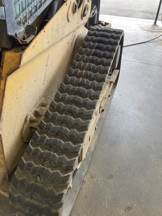 Image of John Deere 323E equipment image 2